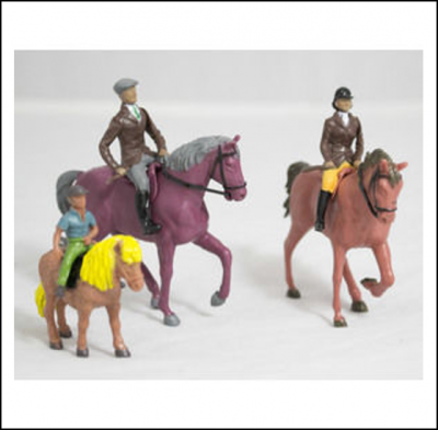 Britains Family Horse and Rider Set 1.32 Scale 1