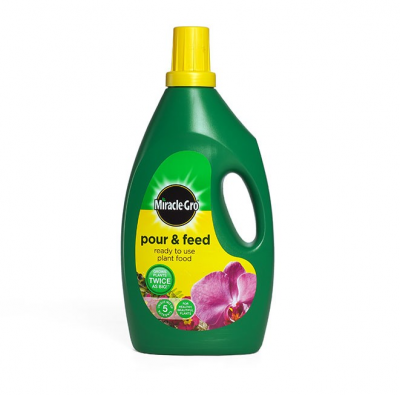 Miracle Gro 3Ltr Pour & Feed